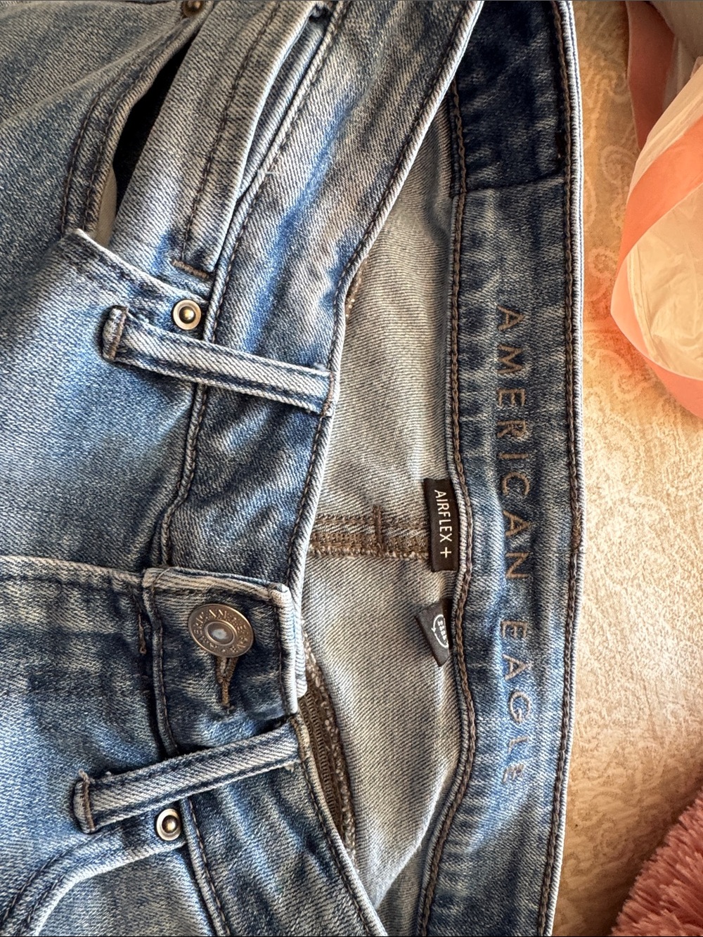 American Eagle Outfitters Men’s Light Blue High-Rise Denim Jeans